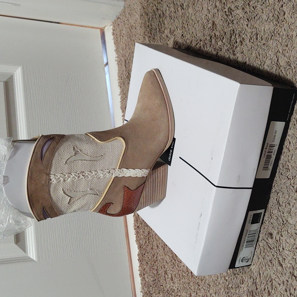 New in the box Dolce Vita Loral boots size women's 6.5